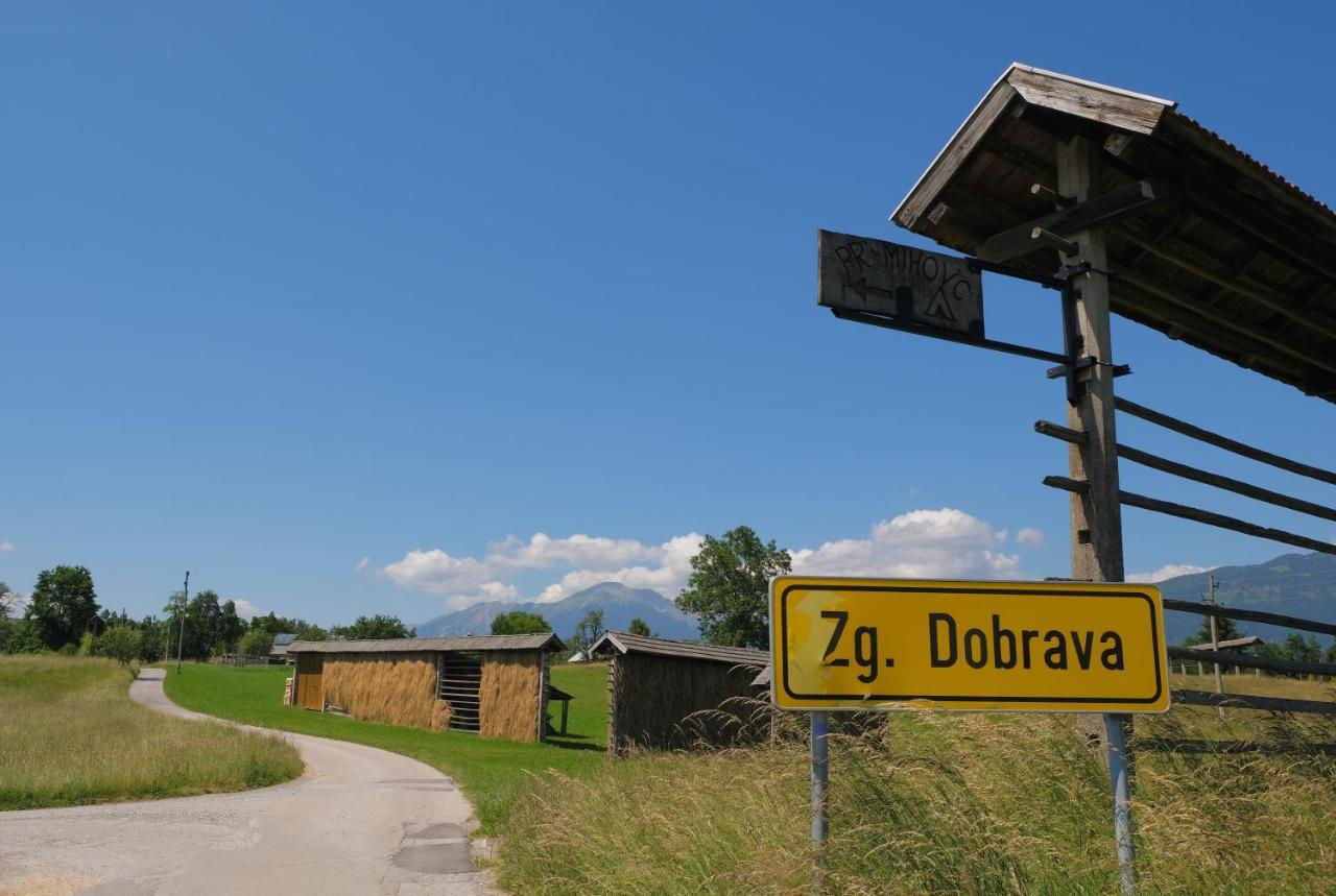 Small Wooden Houses And Apartments Zgornja Dobrava Radovljica Exterior photo